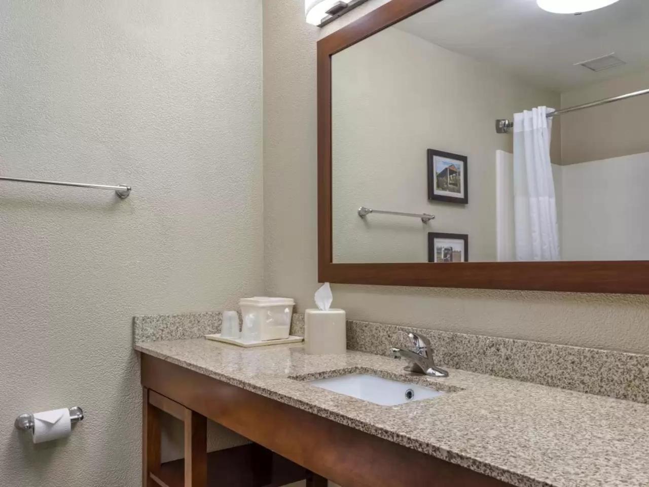 コンフォート イン ダンカンズビル アルトゥーナ Duncansville エクステリア 写真